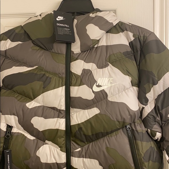 Nike Men’s Camo Puffer Hoodie Jacket - Picture 8 of 11
